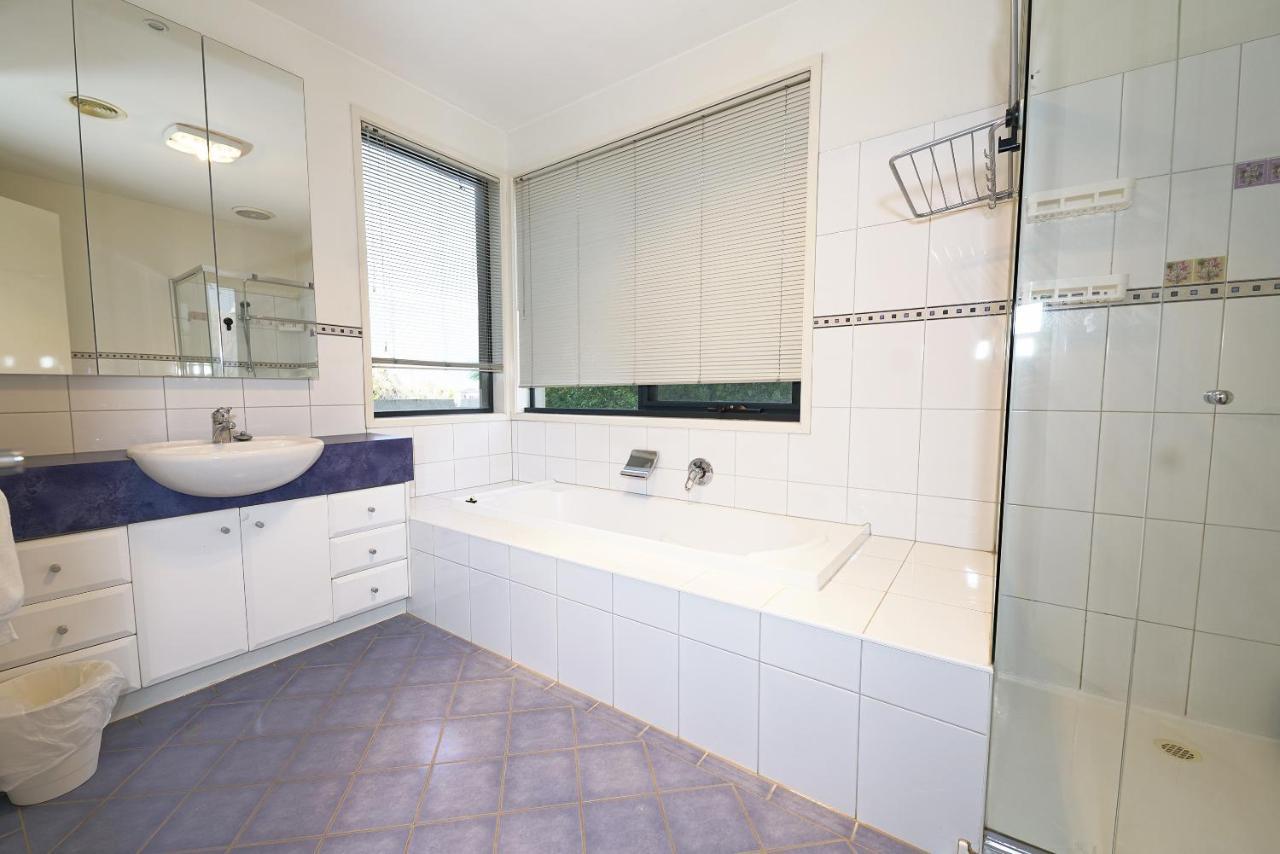 Luxury 7Brm Entire House Lakeview Blackswans Wifi Bbq Resort Point Cook Esterno foto