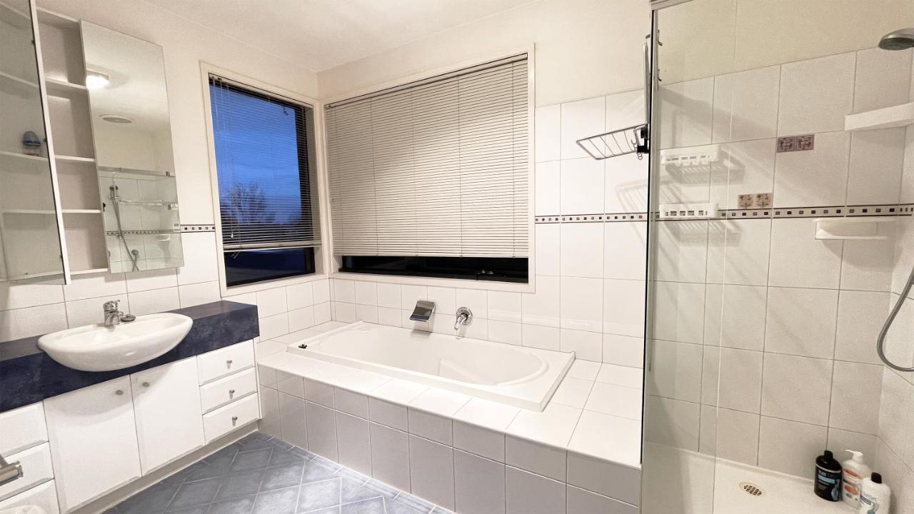Luxury 7Brm Entire House Lakeview Blackswans Wifi Bbq Resort Point Cook Esterno foto